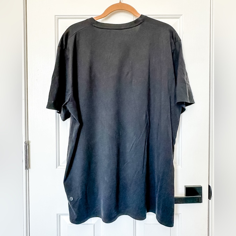 Lululemon Men’s The Fundamental Short Sleeve Black Henley Shirt - Picture 4 of 9